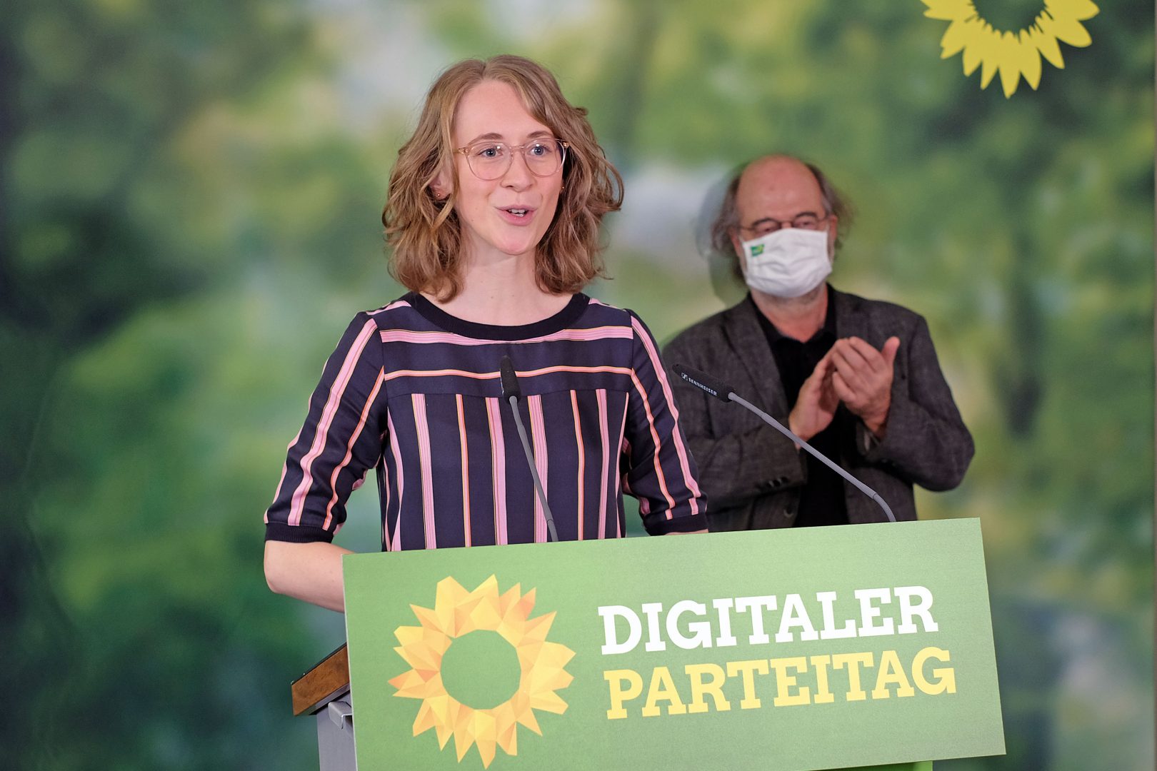Die grünen Landesvorsitzenden Eva Lettenbauer und Eike Hallitzky beim ersten Digitalen Parteitag der bayerischen Grünen