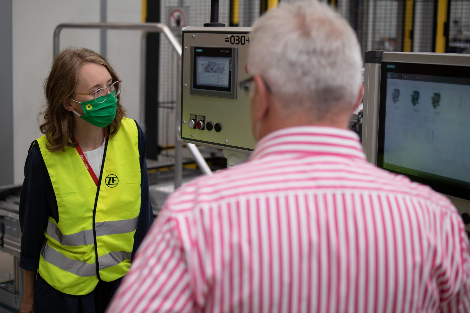 Eva Lettenbauer zu Besuch bei ZF Friedrichshafen im Gespräch über die Wirtschaft der Zukunft